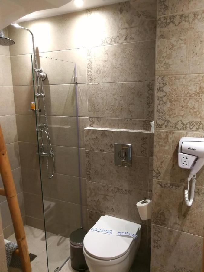 Medousa Adamantas  Bagian luar foto